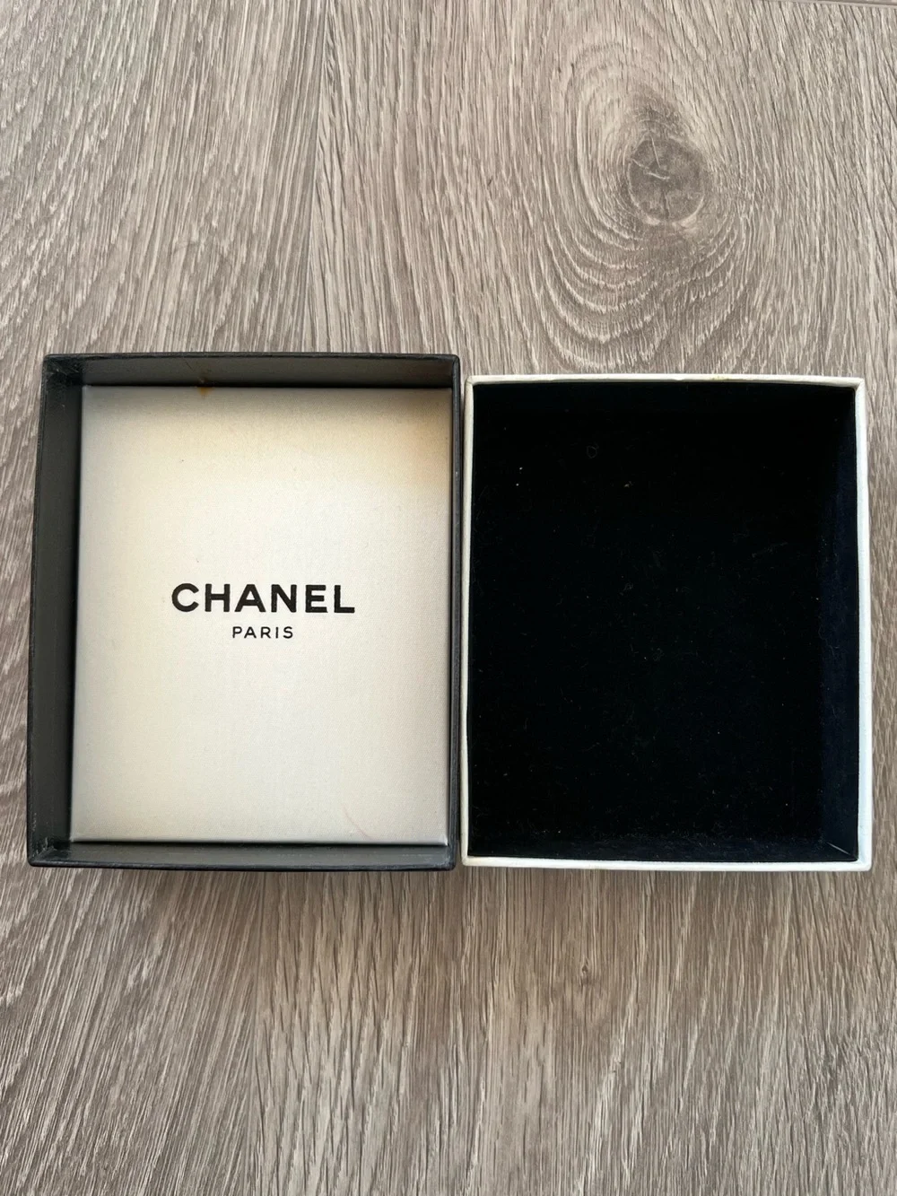 Chanel Box (BB383)